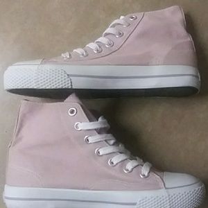 AirWalk tennis shoes